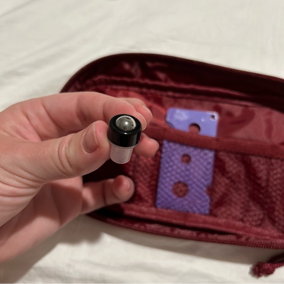 Young Living Zipper Pouch/Roller Ball Kit - Picture 3 of 10